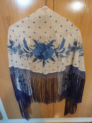 Mantoncillo Flamenco Crudo Bordado Azul