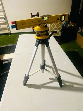 Nivel de burbuja con láser