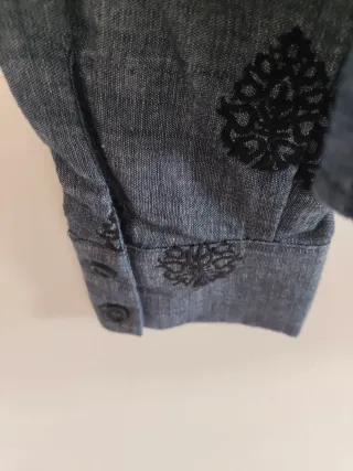 Blusa Zara bordada azul