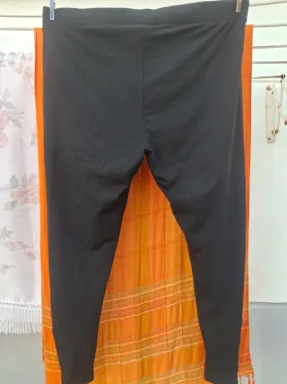 Leggings negros Talla 54. Medidas en descripción