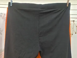 Leggings negros Talla 54. Medidas en descripción