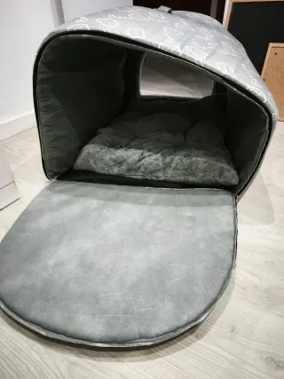 Cuna para perro color gris y blanco