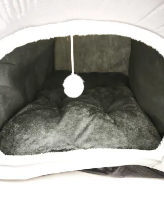 Cuna para perro color gris y blanco