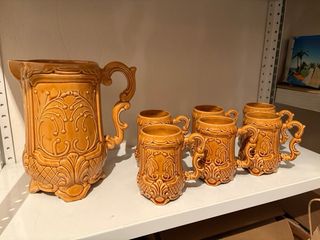 Juego de jarras y vasos de cerámica