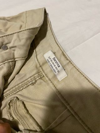 Pantalones beige anchos