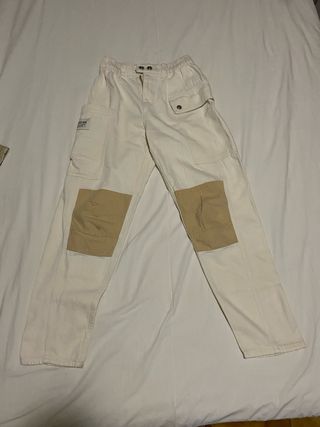 Pantalones beige anchos