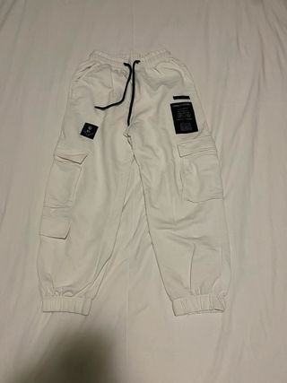 Pantalones beige anchos