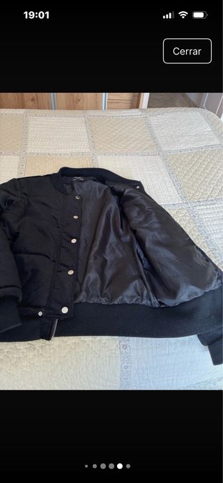 Bomber negra acolchada