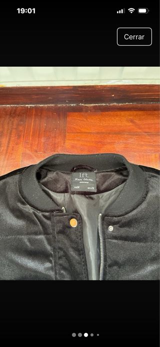 Bomber negra acolchada