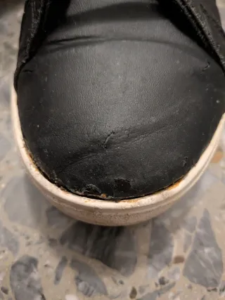 Zapatillas Adidas Negras y Blancas