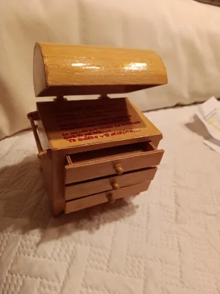 Joyero de madera con 3 cajones