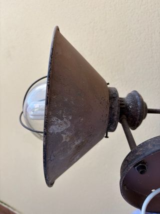 Lámpara de pared rústica