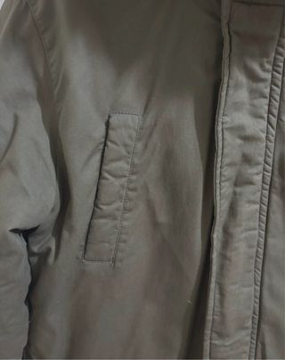 Abrigo verde militar con capucha