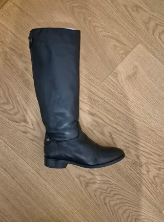 Botas altas negras planas