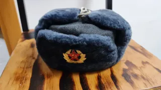Gorro militar soviético con insignia