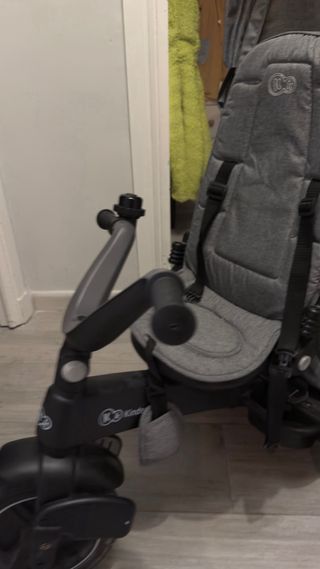 Triciclo Kinderkraft gris con 2 usos.