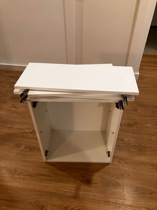 Armario blanco con puertas