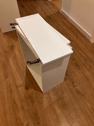 Armario blanco con puertas