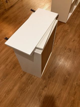 Armario blanco con puertas