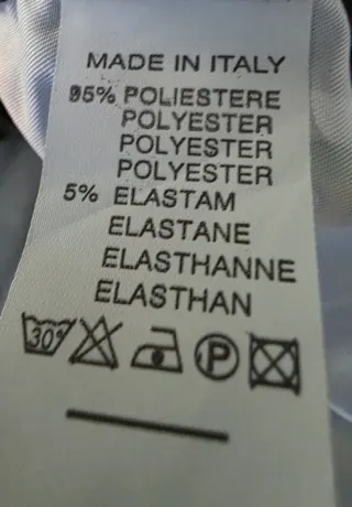 Chubasquero con unicornios y arcoíris