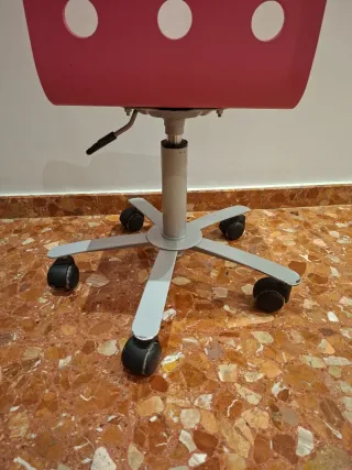 Silla de escritorio infantil rosa + REGALO puff