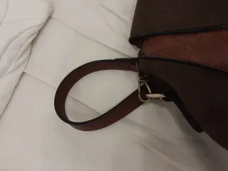 Bolso marrón ,de hombro ,varios bolsillos ,