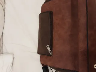 Bolso marrón ,de hombro ,varios bolsillos ,