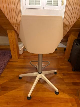 Silla alta. Ideal para mesas de dibujo tecnico