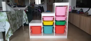 Mueble organizador IKEA con cubos