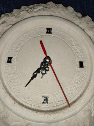 Orologio da parete in pietra leccese