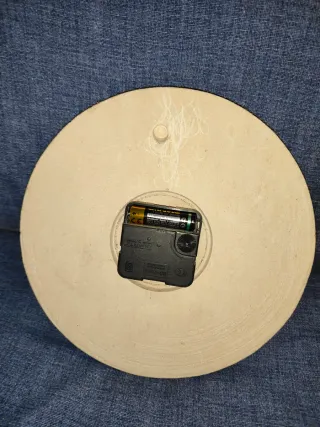 Orologio da parete in pietra leccese