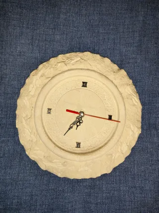 Orologio da parete in pietra leccese