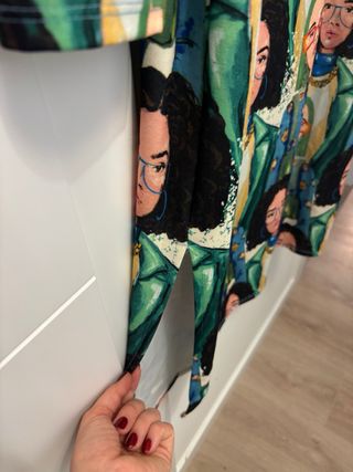 Vestido estampado de figuras femeninas