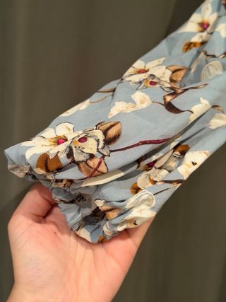 Vestido floral azul corto claro manga larga