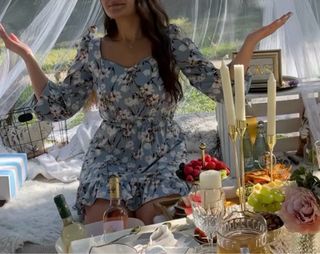 Vestido floral azul corto claro manga larga