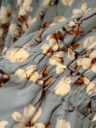 Vestido floral azul corto claro manga larga