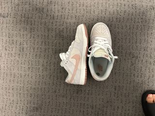 Zapatillas Nike Dunk Gris y Rosa