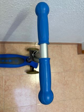 Patinete 3 Ruedas Azul Globber. Eurekakids