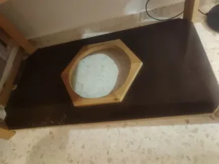 Mesa de comedor de madera con tarima