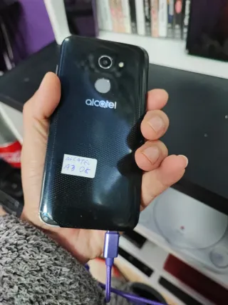 3 Samsung y Alcatel Smartphones