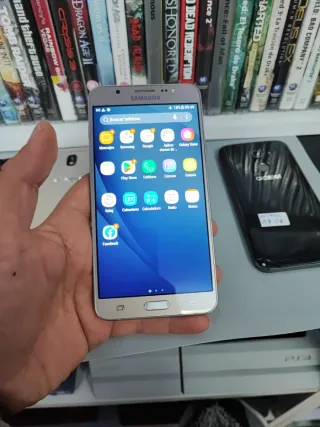 3 Samsung y Alcatel Smartphones