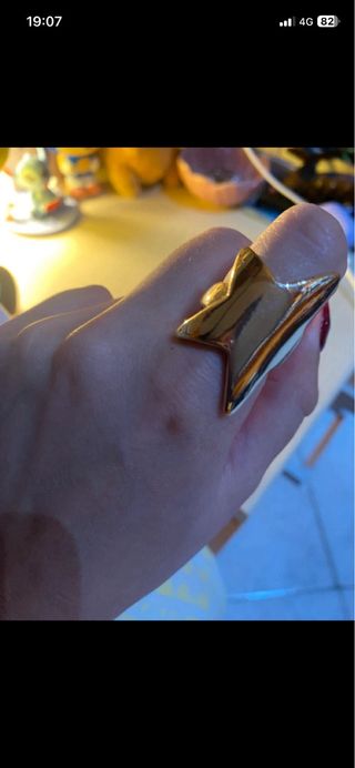 Anello a forma di stella dorato