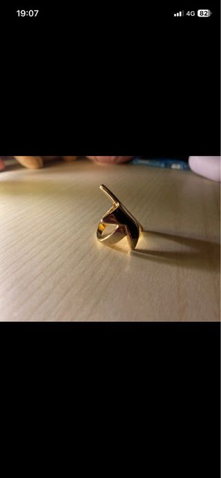 Anello a forma di stella dorato