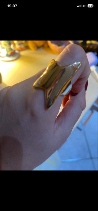 Anello a forma di stella dorato