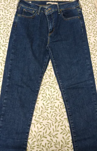 Pantalón vaquero Levis nuevo