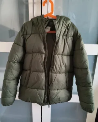 Plumífero niño verde marca Sfera