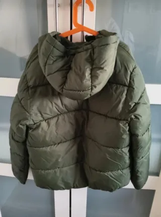 Plumífero niño verde marca Sfera