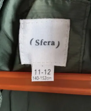 Plumífero niño verde marca Sfera