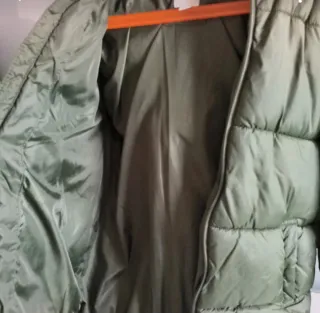 Plumífero niño verde marca Sfera