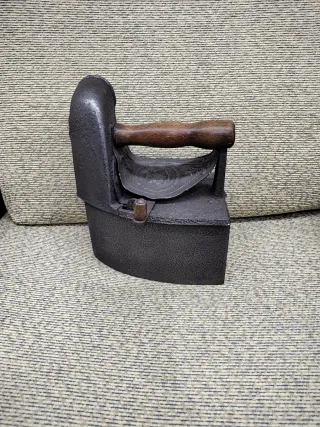 Plancha de carbón antigua